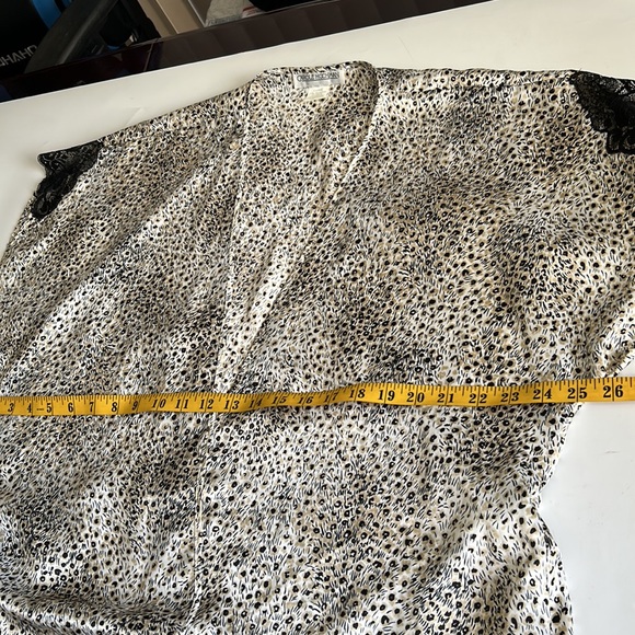 Carole Hochman Robe Black & Tan Print - Picture 10 of 12